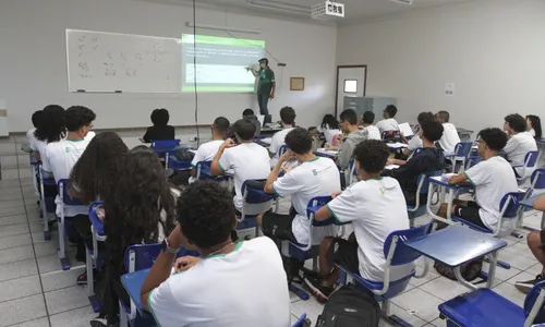 
          Imagem ilustrativa da imagem Ifes abre seleção para mais de 4 mil vagas nesta segunda. Veja como participar
          