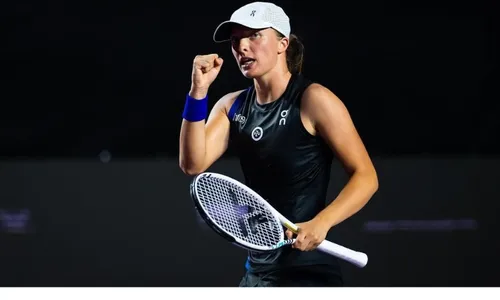 
          Imagem ilustrativa da imagem Iga Swiatek avança fácil e jovem Andreeva surpreende italiana Paolini em Cincinnati
          