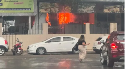 
          Imagem ilustrativa da imagem Incêndio em restaurante no Derby é controlado pelos bombeiros; não há vítimas
          