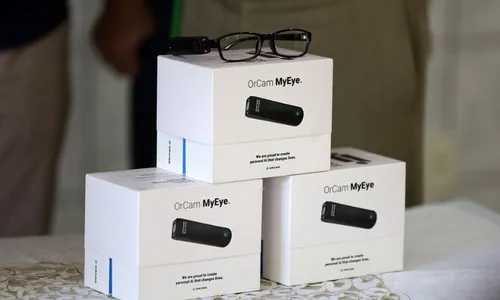 
          Imagem ilustrativa da imagem Instituto Luiz Braille recebe óculos de inteligência e visão artificial
          