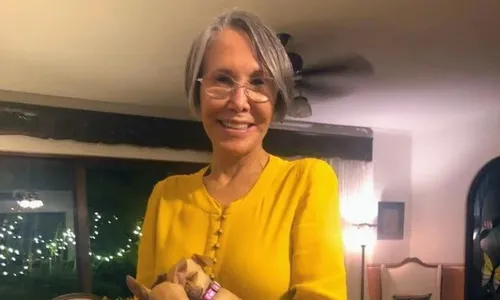 
          Imagem ilustrativa da imagem Intérprete de Dona Florinda comemora volta de 'Chaves' à TV
          