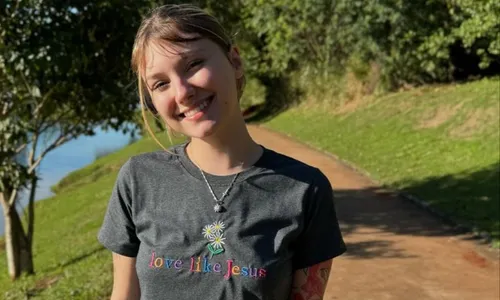 
          Imagem ilustrativa da imagem Isabel Veloso rebate críticas após anunciar gravidez em meio a um câncer
          