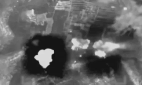 
          Imagem ilustrativa da imagem Israel bombardeia o Líbano após Hezbollah lançar ataque com foguetes e drones
          