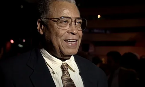 
          Imagem ilustrativa da imagem James Earl Jones, voz de Darth Vader em 'Star Wars' morre aos 93 anos
          