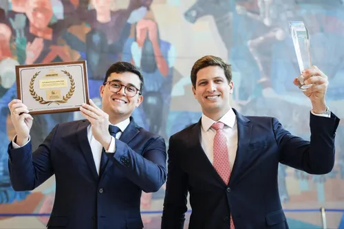 
          Imagem ilustrativa da imagem João Campos surpreende e escolhe para vice filiado do PC do B
          