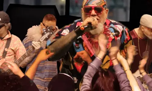 
          Imagem ilustrativa da imagem João Gordo recebe 'bênção' de Caetano e recria música em versão punk; escute
          