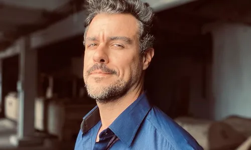 
          Imagem ilustrativa da imagem Joaquim Lopes é operado após bater cotovelo em mesa: 'Fez um belo de um estrago'
          