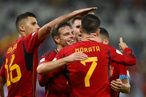 
          Imagem ilustrativa da imagem Jogadores da Espanha acertam a trave 12 vezes no treino de finalização
          