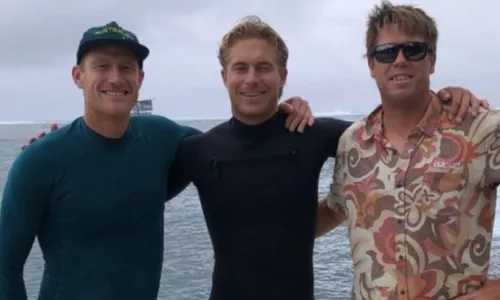 
          Imagem ilustrativa da imagem Juiz envolvido em polêmica é afastado das Olimpíadas por foto com surfista
          