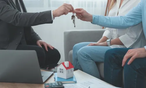 
          Imagem ilustrativa da imagem Locação por temporada: 120 mil vão ter de pagar imposto não declarado
          