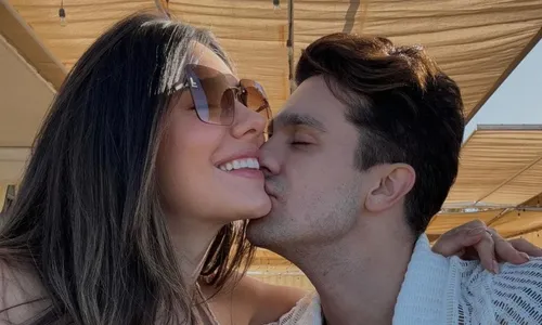 
          Imagem ilustrativa da imagem Luan Santana e Jade Magalhães anunciam que estão esperando o primeiro filho
          