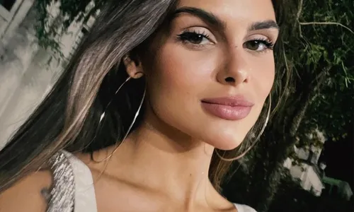 
          Imagem ilustrativa da imagem Mãe de filha do Neymar rebate críticas sobre amamentação: ‘Fui até o meu limite’
          