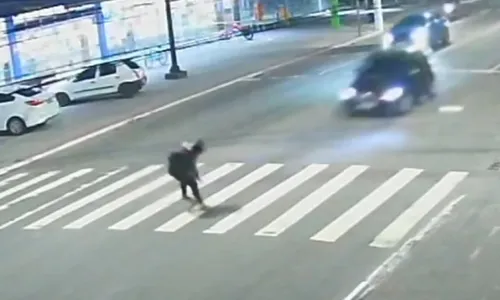 
          Imagem ilustrativa da imagem Mãe e filha são atropeladas na faixa de pedestres em Vila Velha
          