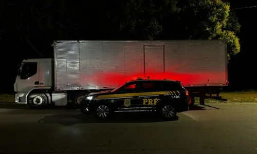 
          Imagem ilustrativa da imagem Mais de 900 caixas de cerveja são apreendidas durante fiscalização na BR-101 no ES
          