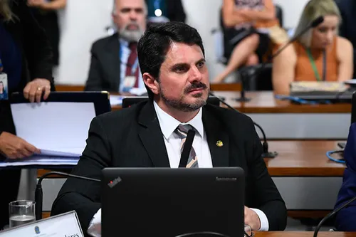 
          Imagem ilustrativa da imagem Marcos do Val é alvo da operação Disque 100 e é acusado de corrupção de menores
          