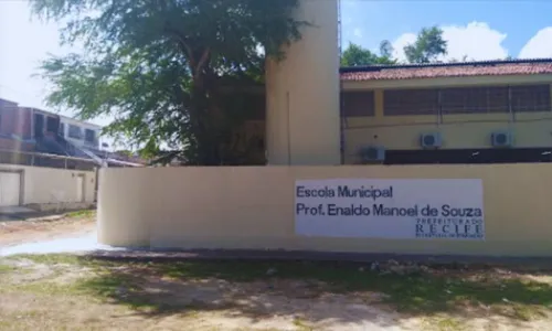 
          Imagem ilustrativa da imagem Marido tenta matar professora em escola do Recife
          