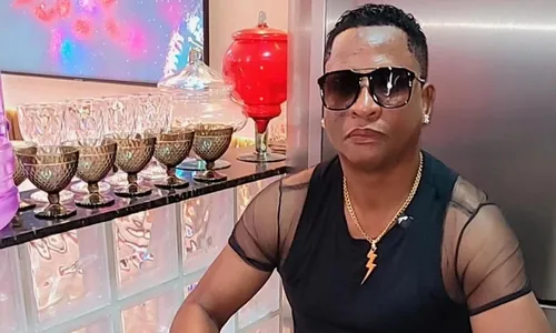 
          Imagem ilustrativa da imagem Mario Rosa afirma que foi demitido do Katinguelê por ‘roupa inadequada em show’
          