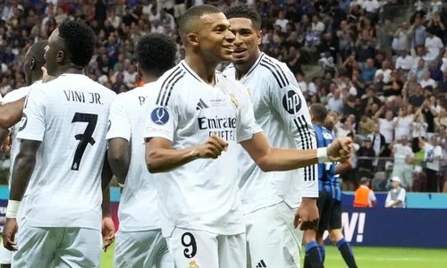 
          Imagem ilustrativa da imagem Mbappé recusa oferta da Liga Francesa por mediação de disputa por dívida com PSG
          