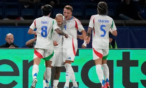 
          Imagem ilustrativa da imagem Mbappé volta apagado a Paris, França leva virada da Itália estreia da Nations
          