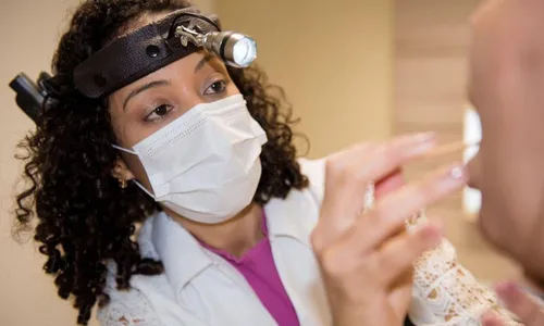 
          Imagem ilustrativa da imagem Médica vai à Justiça para garantir emprego por cota
          