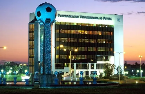 
          Imagem ilustrativa da imagem Médico da Conmebol não vê erro em protocolo de atendimento a Izquierdo
          