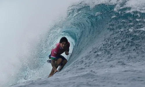 
          Imagem ilustrativa da imagem Medina dá show e despacha algoz de Tóquio para ir às quartas no surfe olímpico
          