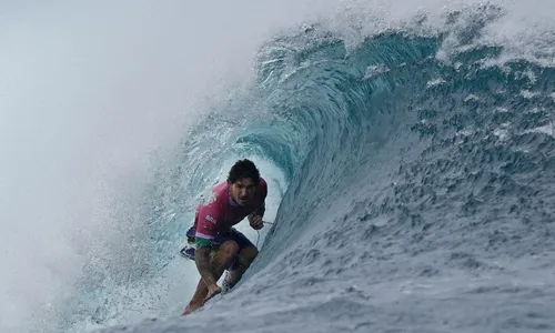 
          Imagem ilustrativa da imagem Surfista japonês responde Gabriel Medina em português após eliminação
          