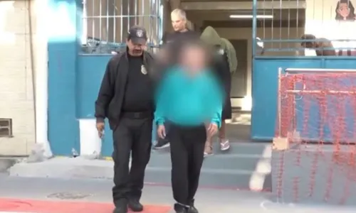 
          Imagem ilustrativa da imagem Menino de 12 anos pede ajuda em lanchonete e diz ter sido abusado em Vitória
          