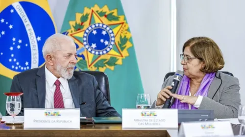 
          Imagem ilustrativa da imagem Ministra Cida Gonçalves reage a piada de Lula sobre violência contra mulheres
          