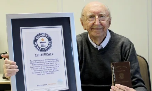 
          Imagem ilustrativa da imagem Morre aos 102 anos brasileiro recordista mundial de tempo em um só emprego
          