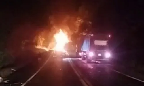 
          Imagem ilustrativa da imagem Morte e incêndio em acidente na BR-101 no ES
          