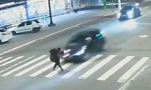 
          Imagem ilustrativa da imagem Motorista que atropelou mãe e filha é liberado após pagar fiança de R$ 1,5 mil
          