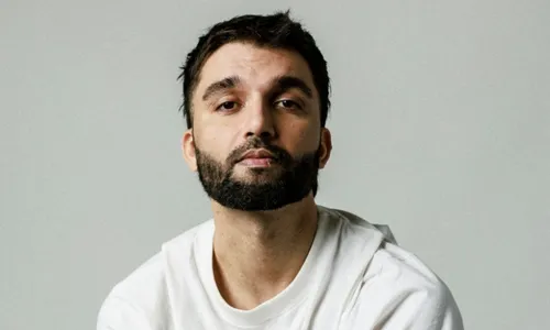 
          Imagem ilustrativa da imagem “Não me arrependo de nada”, garante cantor Silva
          