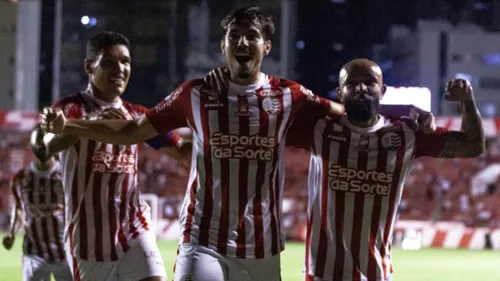 
          Imagem ilustrativa da imagem Náutico vence Botafogo-PB por 2x0 e segue firme sonhando com vaga no G-8
          