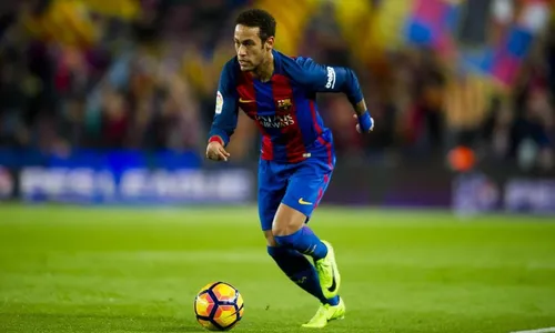 
          Imagem ilustrativa da imagem Neymar desmente que tentou voltar ao Barcelona: 'Falta de respeito'
          