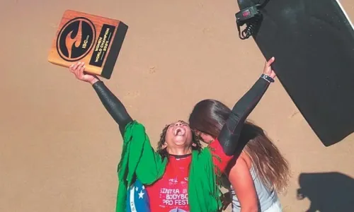 
          Imagem ilustrativa da imagem Nova rainha das ondas: capixaba Maíra Viana conquista seu primeiro título
          