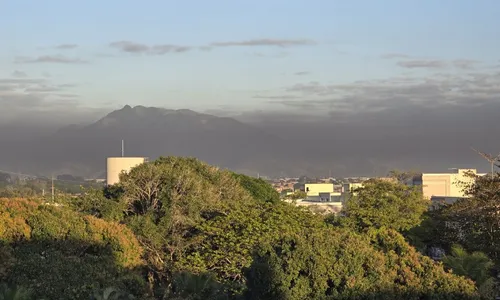 
          Imagem ilustrativa da imagem Nuvem escura chama atenção na Serra
          