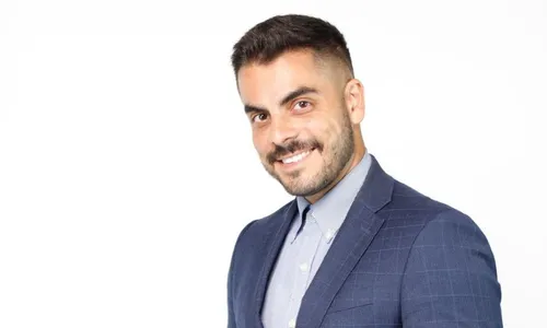 
          Imagem ilustrativa da imagem O que a educação fez por mim: "Nunca deixe de sonhar", diz empresário
          