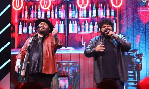 
          Imagem ilustrativa da imagem Ônibus da dupla César Menotti e Fabiano bate em carretas e show no ES é cancelado
          