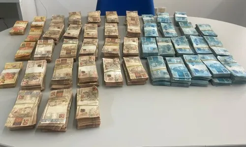 
          Imagem ilustrativa da imagem Operação “Laundry” apreende meio milhão e prende líder da organização criminosa
          