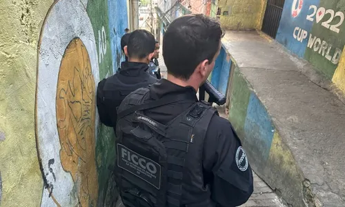 
          Imagem ilustrativa da imagem Operação mira CAC suspeito de abastecer facção do Complexo da Penha com munições
          