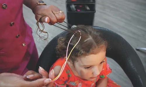 
          Imagem ilustrativa da imagem Passo a passo de penteados estilosos para meninas
          