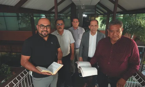 
          Imagem ilustrativa da imagem Pastores de 3 países fazem intercâmbio para evangelização
          