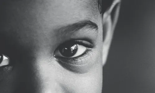 
          Imagem ilustrativa da imagem Pernambuco reduz violência contra crianças, mas ainda é o 2º lugar no Nordeste
          