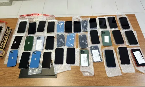 
          Imagem ilustrativa da imagem Polícia apreende 150 celulares sem nota fiscal em loja no Centro de Vitória
          