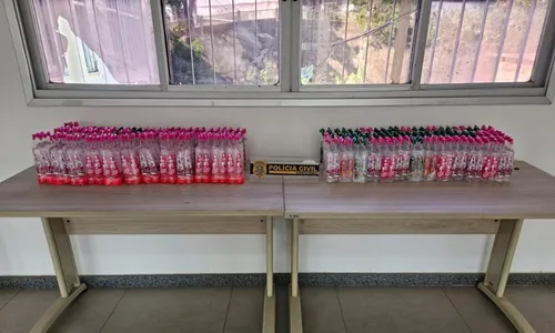 
          Imagem ilustrativa da imagem Polícia apreende 468 fracos de loló trazidos do RJ para serem vendidos em Vitória
          