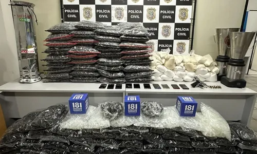 
          Imagem ilustrativa da imagem Polícia descobre laboratório de drogas com R$ 2 milhões em cocaína no ES
          