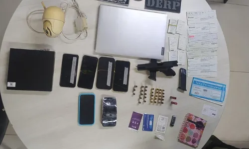 
          Imagem ilustrativa da imagem Policial penal e integrante de facção criminosa são presos em operação no ES
          