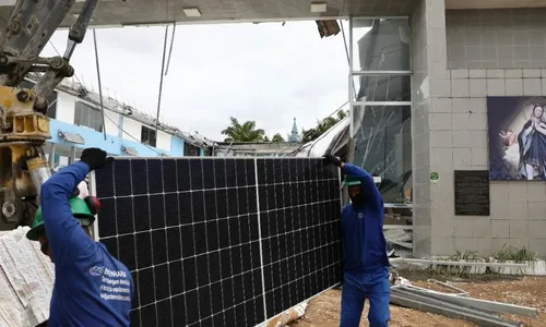 
          Imagem ilustrativa da imagem Prefeitura do Recife entrega 100 cestas básicas e remove entulhos do Santuário
          