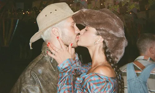 
          Imagem ilustrativa da imagem Primeiro beijo nas redes: Bruna Marquenize posta foto com João Guilherme
          